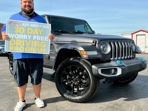 Used 2022 Jeep Wrangler Unlimited Sahara w/ Cold Weather Group AWD/4WD image 1