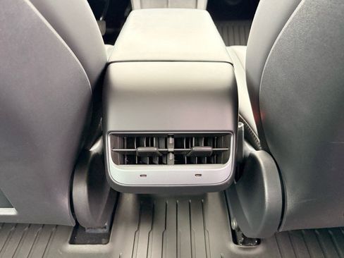 Used 2021 Tesla Model 3 Standard Range Plus image 21