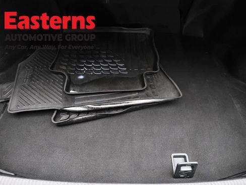 Used 2019 Toyota Camry LE w/ Convenience Package FWD image 9