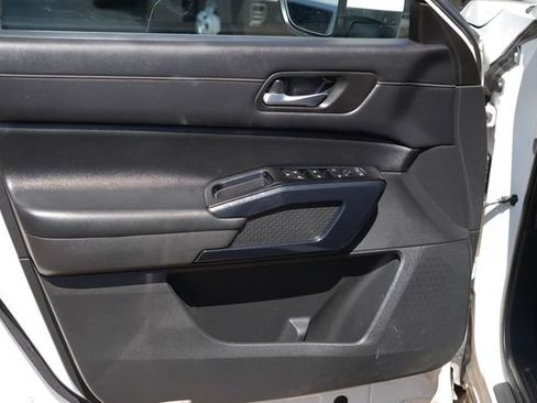 Used 2022 Nissan Pathfinder SV FWD image 12