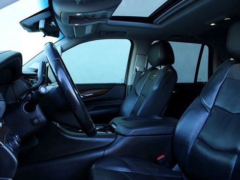 Used 2018 Cadillac Escalade Luxury image 14