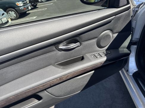 Used 2011 BMW 328i Convertible image 25