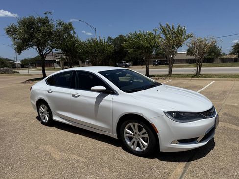Used 2015 Chrysler 200 Limited w/ Convenience Group FWD image 1