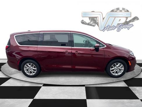 Certified 2023 Chrysler Pacifica Touring-L FWD image 3