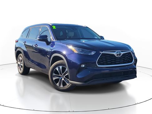 Used 2022 Toyota Highlander XLE FWD image 1