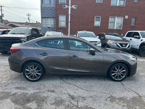 Used 2018 MAZDA MAZDA3 Touring FWD image 4