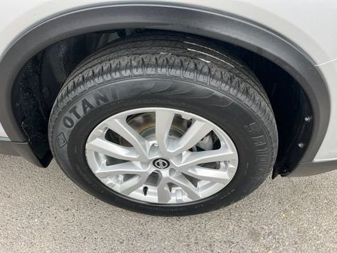 Used 2017 Nissan Rogue SV AWD/4WD image 20