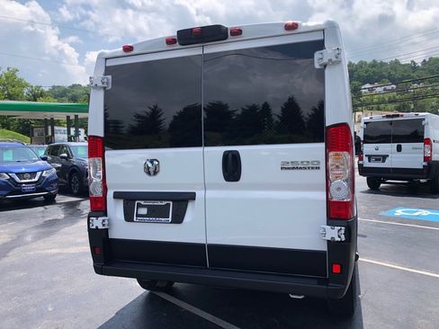 Used 2025 RAM ProMaster 2500 w/ U-Haul Equipment Group FWD image 5