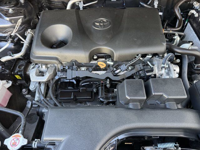 Used 2025 Toyota RAV4 XLE FWD image 33