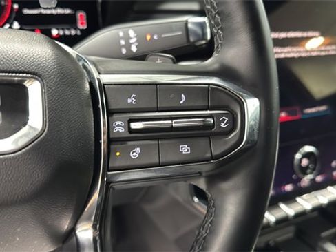 Used 2025 GMC Acadia Elevation image 12