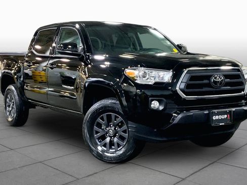 Certified 2023 Toyota Tacoma SR5 AWD/4WD image 3