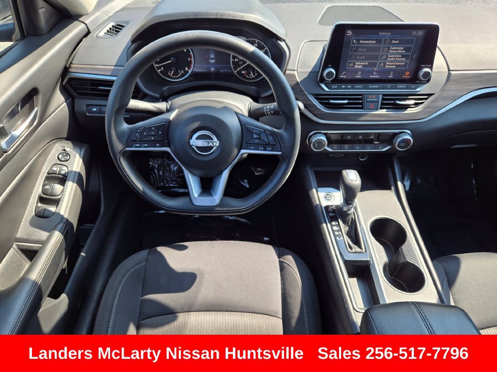 Used 2025 Nissan Altima 2.5 SV FWD image 15