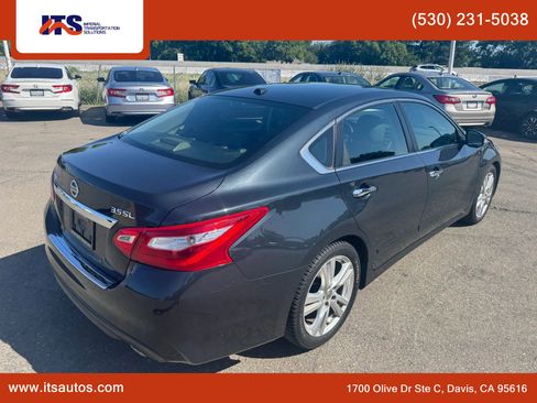 Used 2017 Nissan Altima 3.5 SL w/ 3.5SL Technology Package FWD image 5
