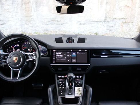 Used 2019 Porsche Cayenne S image 25
