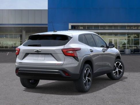 New 2026 Chevrolet Trax RS w/ Sunroof Package FWD image 4