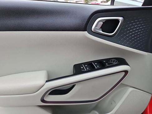 Certified 2020 Kia Soul S image 12