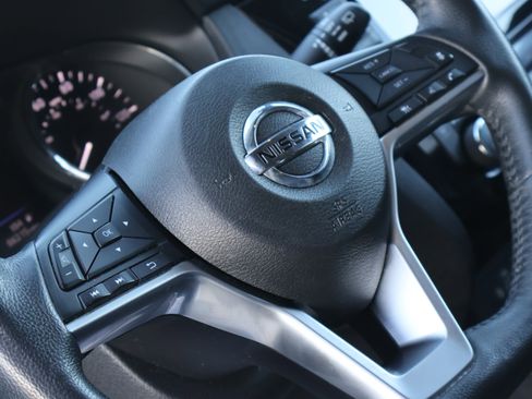 Used 2018 Nissan Rogue SL FWD image 26