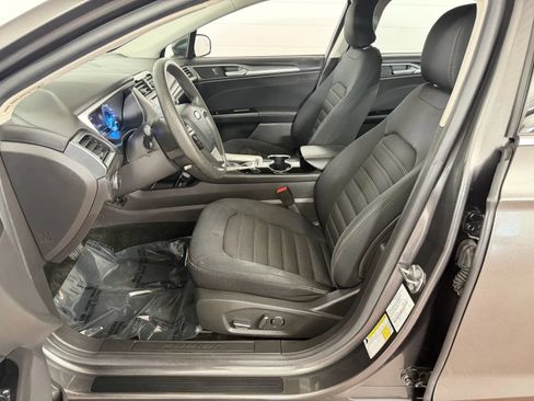 Used 2015 Ford Fusion SE FWD image 12