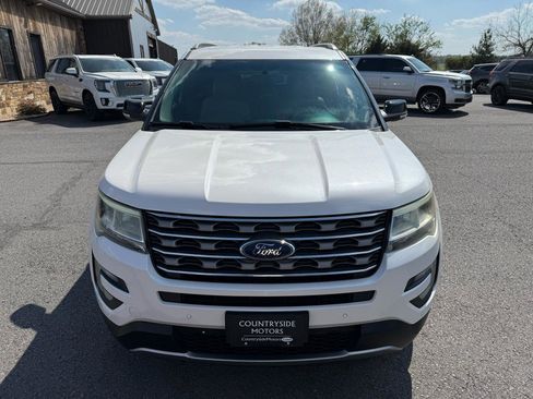 Used 2016 Ford Explorer XLT w/ Equipment Group 202A image 10