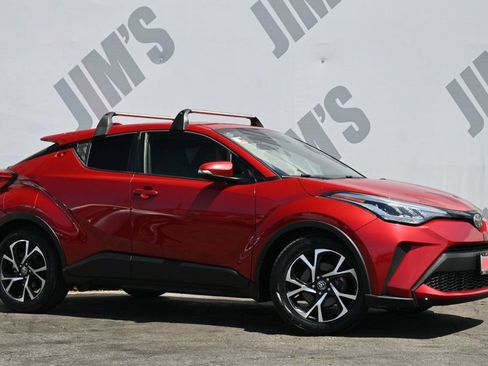 Used 2020 Toyota C-HR XLE FWD image 3