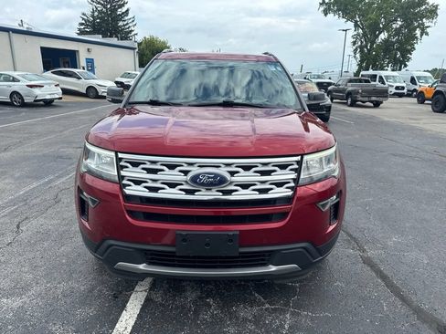 Used 2018 Ford Explorer XLT w/ Equipment Group 202A AWD/4WD image 9