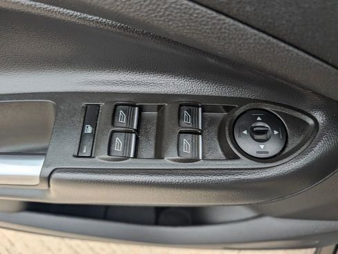 Used 2017 Ford Escape SE w/ Equipment Group 201A FWD image 39