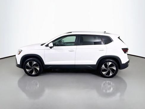 Used 2025 Volkswagen Taos SE AWD/4WD image 2