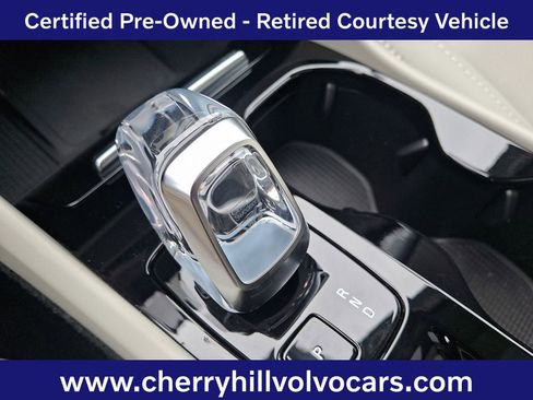 Certified 2025 Volvo XC40 B5 Ultra w/ Protection Package Premier image 15