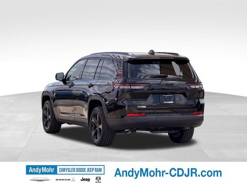 Used 2025 Jeep Grand Cherokee L Limited w/ Black Appearance Package AWD/4WD image 5