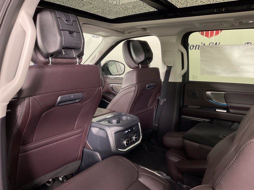 New 2026 Ford Expedition Platinum w/ Platinum Ultimate Package AWD/4WD image 15