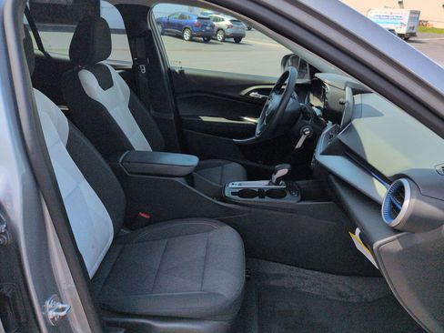 Used 2024 Chevrolet Trax LS FWD image 26