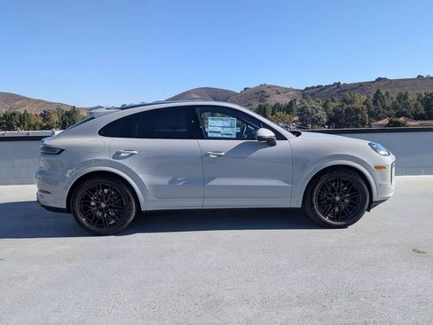 Certified 2026 Porsche Cayenne Coupe AWD/4WD image 8