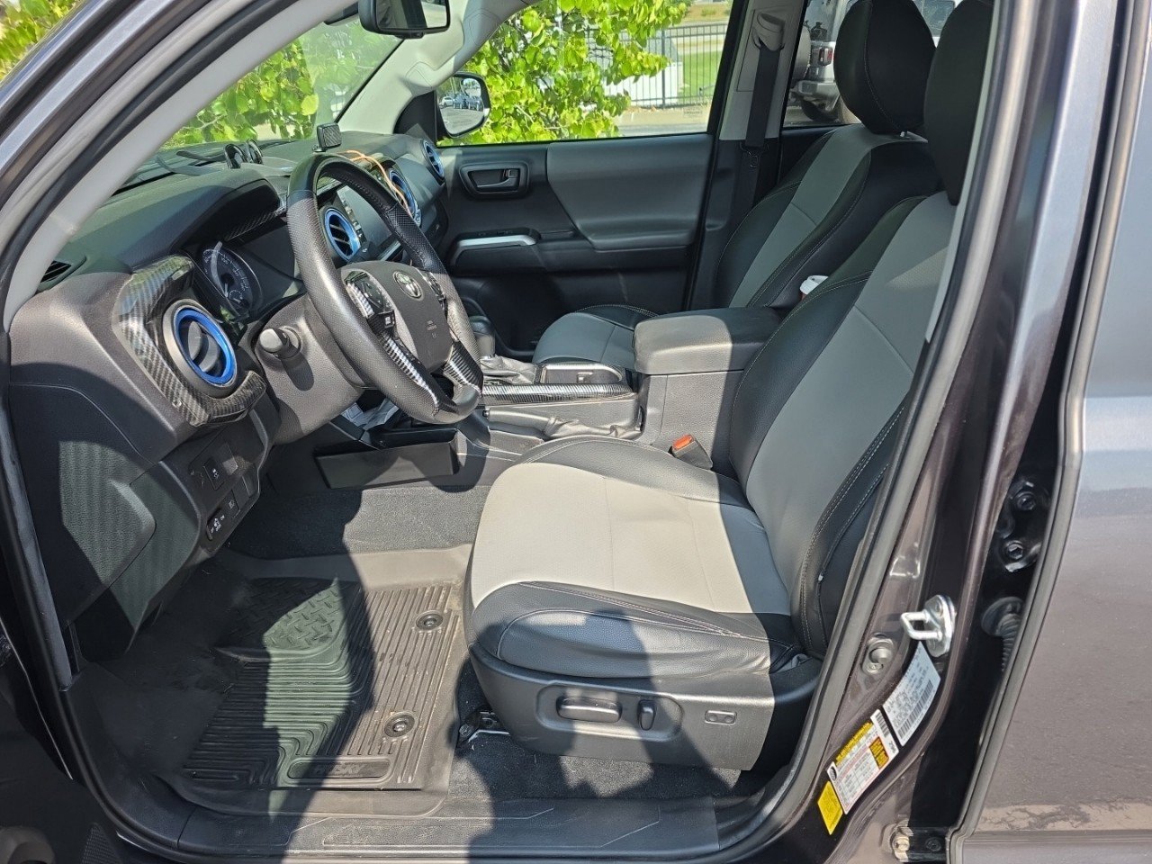 Used 2021 Toyota Tacoma SR5 AWD/4WD image 7
