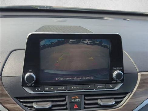 Used 2025 Nissan Altima 2.5 SV FWD image 14