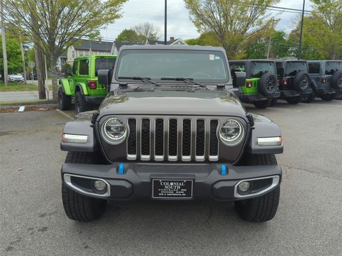 Used 2022 Jeep Wrangler Unlimited Sahara w/ Cold Weather Group AWD/4WD image 9