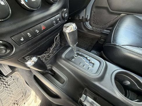 Used 2014 Jeep Wrangler Unlimited Rubicon w/ Connectivity Group AWD/4WD image 14