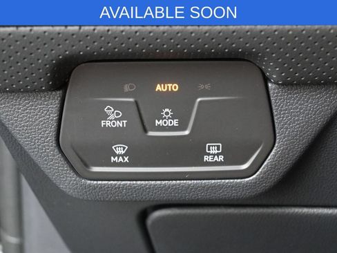 Used 2025 Volkswagen Atlas SE AWD/4WD image 14