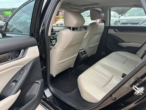 Used 2018 Honda Accord Touring image 15