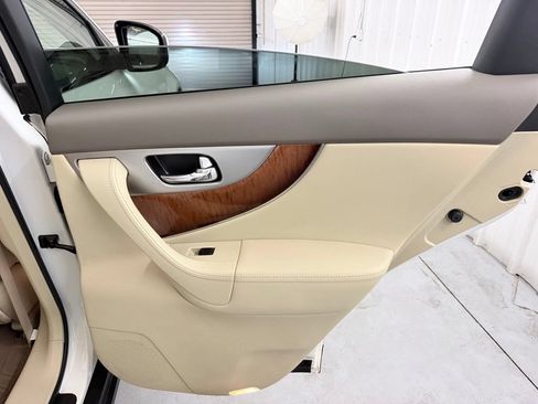 Used 2015 INFINITI QX70 2WD w/ Premium Package image 39