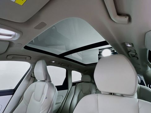 Used 2023 Volvo XC60 T8 Plus image 22