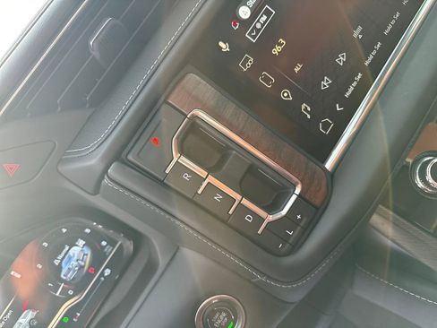 Used 2023 GMC Yukon Denali Ultimate image 30