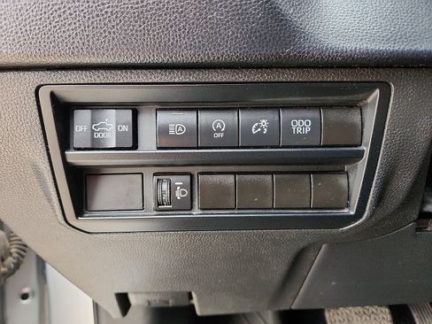 Used 2022 Toyota Tundra SR5 AWD/4WD image 15