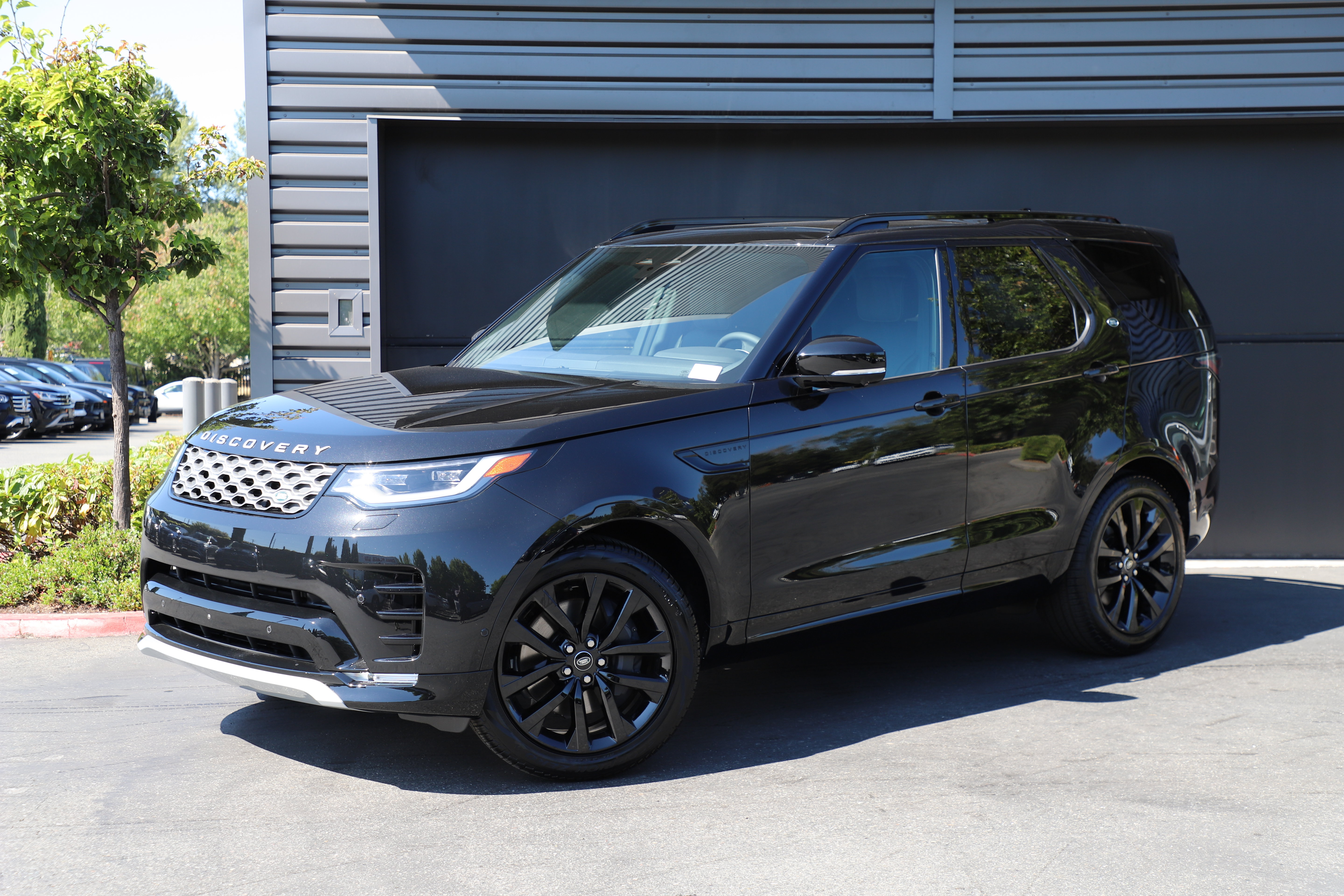 New 2026 Land Rover Discovery Limited Edition AWD/4WD image 1