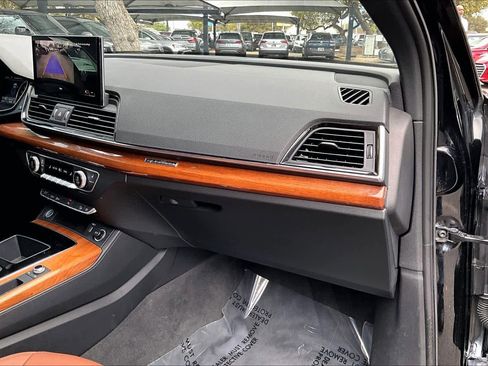 Used 2021 Audi Q5 Premium w/ Convenience Package image 18