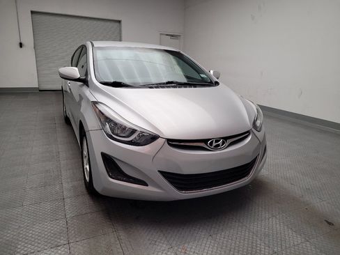 Used 2015 Hyundai Elantra SE image 14