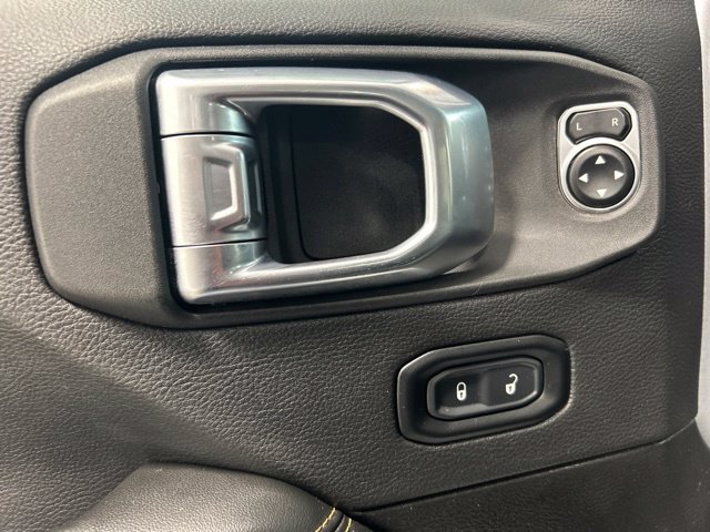 Used 2024 Jeep Wrangler Unlimited Sahara AWD/4WD image 22