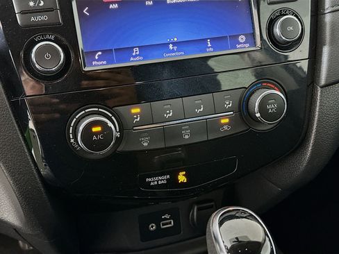 Used 2018 Nissan Rogue S FWD image 23