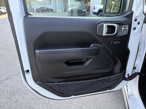 Used 2024 Jeep Wrangler Unlimited Rubicon 4xe AWD/4WD image 9