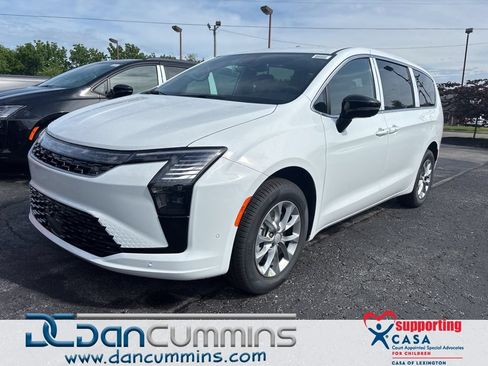 New 2027 Chrysler Pacifica Select AWD/4WD image 1