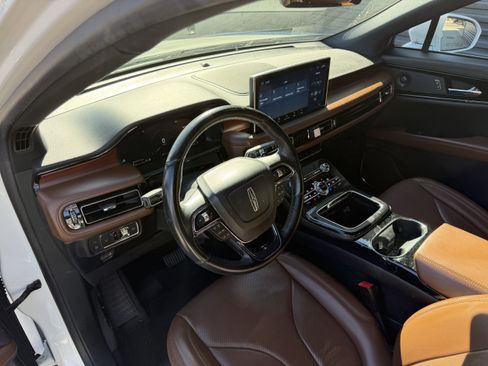 Used 2022 Lincoln Nautilus Reserve w/ Luxury Package image 4